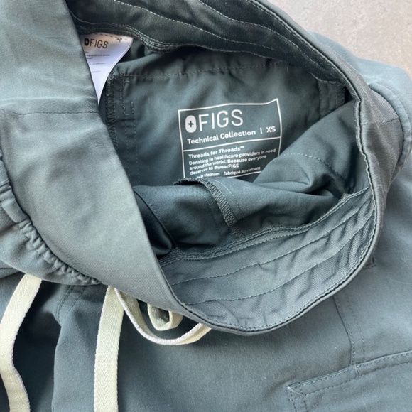 Figs Women's Sleeveless Top in Dark Gray - Picture 4 of 6